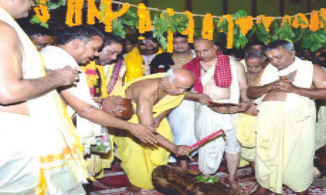 ଆରମ୍ଭ ହେଲା ରଥ ନିର୍ମାଣ: ମହାପ୍ରଭୁଙ୍କ ଆଜ୍ଞାମାଳ ବିଜେ ପରେ ସୁନା କୁରାଢ଼ିରେ ଛେଦନ