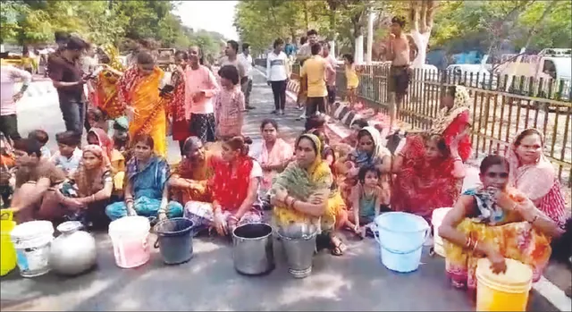 ପାଣି ପାଇଁ ମହିଳାଙ୍କ ରାସ୍ତାରୋକ: ୨୪ ଘଣ୍ଟା ନ ଦେଲେ ନାହିଁ, ୨୪ ମିନିଟ୍‌ ପାଣି ଦିଅନ୍ତୁ