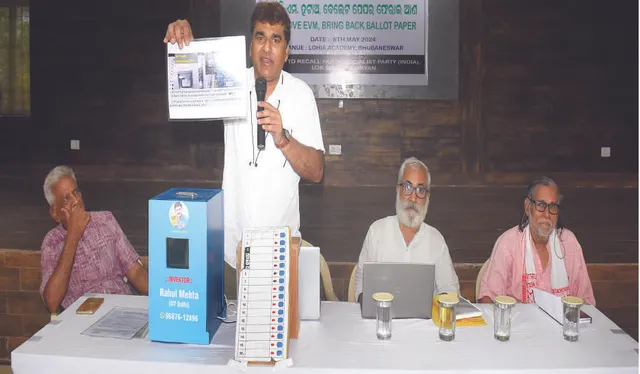 ମତଦାନ କେନ୍ଦ୍ରରେ ଇଭିଏମ୍‌ ସହ ବାଲଟ ପେପର ରଖିବାକୁ ଦାବି