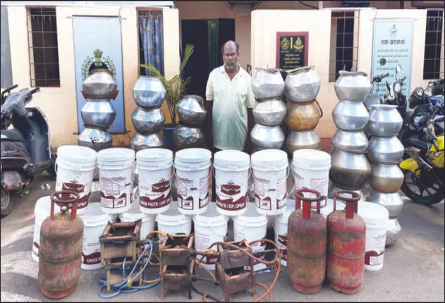 ସାଲିଆସାହିରେ ମିନି ମଦ ଭାଟି ଠାବ: ଜେଲ୍‌ ଗଲା ପେସାଦାର ସାଇରାମ, ୧୦୫୦ ଲିଟର ମଦ ଜବତ