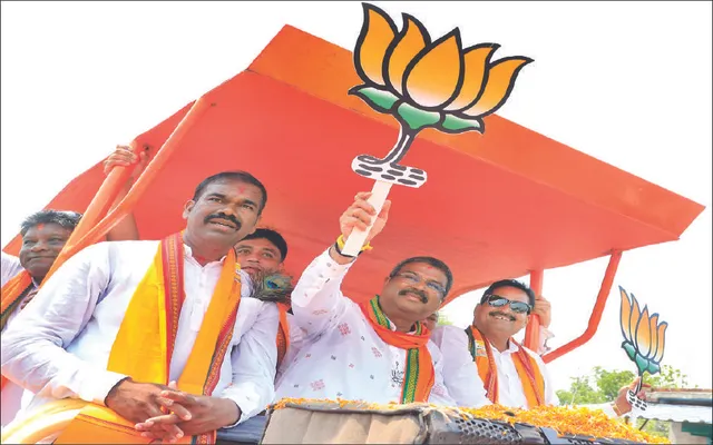 ବିଜେପିର ‘ବିଜୟ ସଂକଳ୍ପ ସମାବେଶ’ରେ କେନ୍ଦ୍ରମନ୍ତ୍ରୀ: ‘ସୁଭଦ୍ରା ଯୋଜନାରେ ମହିଳାଙ୍କୁ ମିଳିବ ୫୦ ହଜାର ଟଙ୍କାର କୁପନ’