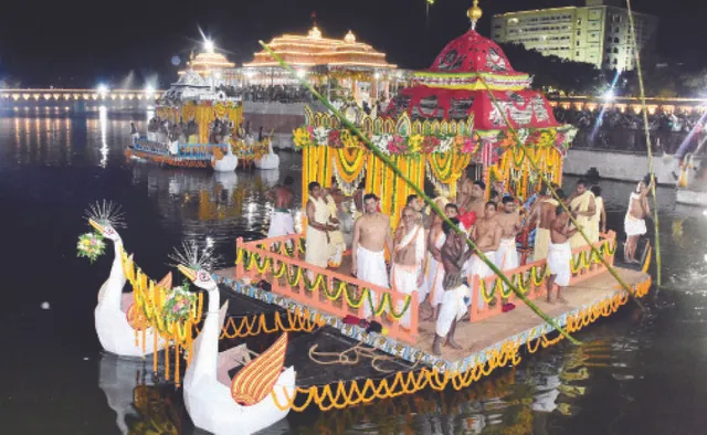 ଆରମ୍ଭ ହେଲା ଚନ୍ଦନଯାତ୍ରା: ନୌବିହାର କଲେ ମହାପ୍ରଭୁ