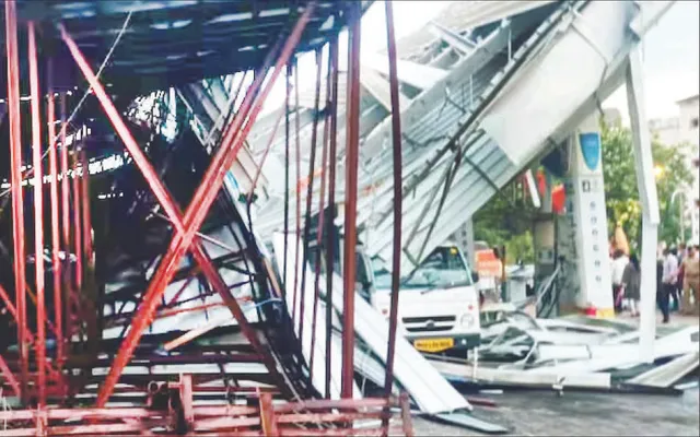 ମୁମ୍ବାଇରେ ପ୍ରବଳ ଧୂଳିଝଡ଼ ଓ ବର୍ଷା: ବିଲ୍‌ବୋର୍ଡ ପଡ଼ି ୮ ପ୍ରାଣ ହରାଇଲେ