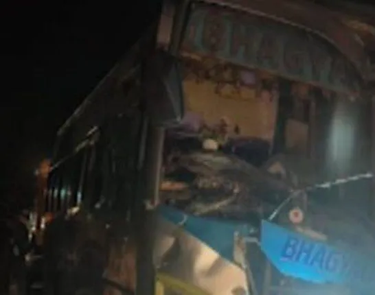 ପୋଲିଂ କର୍ମଚାରୀଙ୍କ ବସ୍ ଦୁର୍ଘଟଣାଗ୍ରସ୍ତ, ୨ ଗୁରୁତର