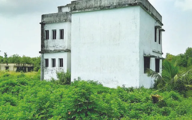 ଭୂତକୋଠି ହେଲାଣି ଉଦ୍ୟାନ ତାଲିମ ଓ ଗବେଷଣା କେନ୍ଦ୍ର: ଉଦ୍‌ଘାଟନ ହେଉନି, ସରୀସୃପଙ୍କ ବାସସ୍ଥଳୀ ପାଲଟିଛି