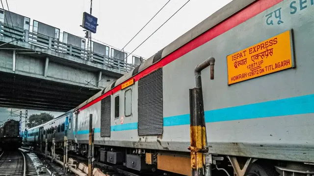 ଟ୍ରେନ୍‌ରୁ ଖସି ଚାଲିଗଲା ମହିଳାଙ୍କ ଜୀବନ