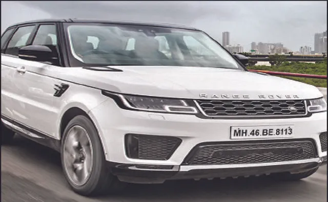 ରାସ୍ତାରେ ଗଡ଼ିବ ଦେଶୀ ରେଞ୍ଜ ରୋଭର୍‌