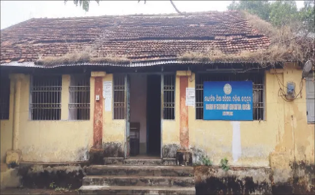 ଏବେ ବି ବେସାହାରା: ବାଳିକା ହାଇସ୍କୁଲ୍‌ କୋଠାରେ ୧୨ ବର୍ଷ ହେଲା ମୁଣ୍ଡ ଗୁଞ୍ଜିଛି