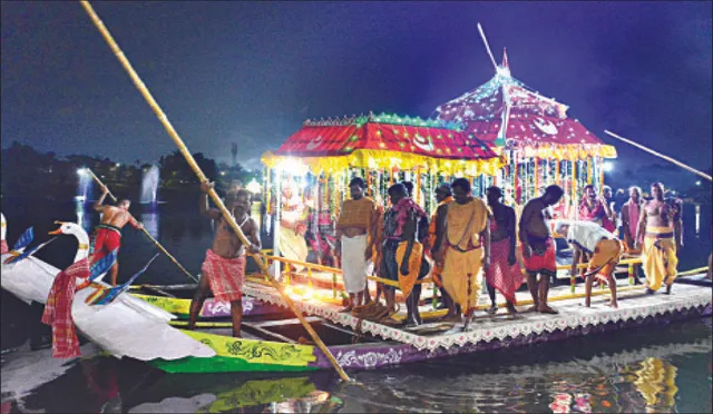 ଆରମ୍ଭ ହେଲା ଚନ୍ଦନଯାତ୍ରା: ଚାପ ଖେଳିଲେ ଶ୍ରୀଲିଙ୍ଗରାଜ