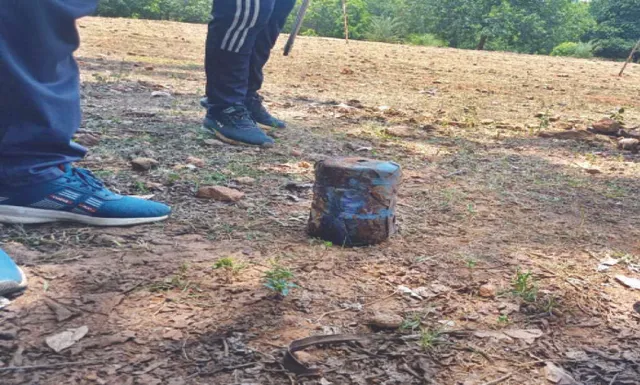 ଲାଲ୍‌ବାହିନୀ ଟାର୍ଗେଟ୍‌ରେ କନ୍ଧମାଳ ପୁଲିସ: ଥାନା ଅଞ୍ଚଳରୁ ଆଇଇଡି‌ ବୋମା ଉଦ୍ଧାର