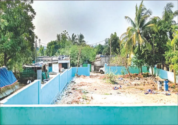 ଜବରଦଖଲକାରୀଙ୍କ ଉପରେ ଅହେତୁକ ଦରଦ: ଆର୍‌ଆଇ ଅଫିସ ପାଇଁ ୧୦୦ ଡିସିମିଲ ଜାଗା ଦେଇ ୧୫ ଏକର ଛାଡ଼ିଦେଲେ