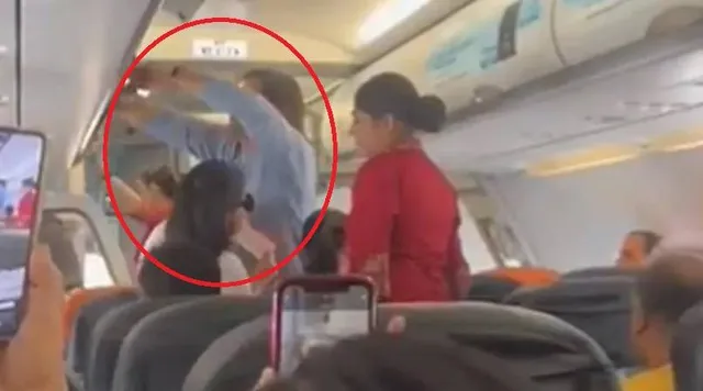 ବିଜନେସ କ୍ଲାସ ଛାଡ଼ି ଇକୋନମି କ୍ଲାସ ବିମାନରେ ଯାତ୍ରା କଲେ ଧୋନି