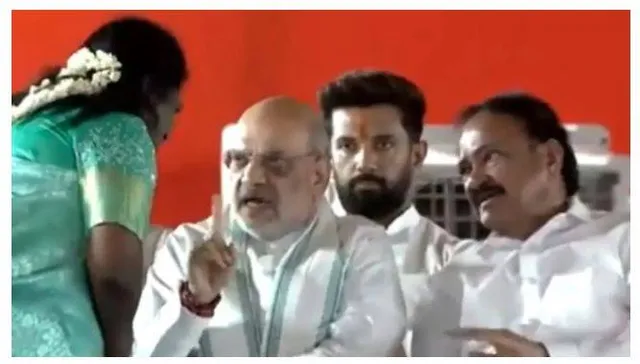 ଅମିତ ଶାହ ମଞ୍ଚରେ ପୂର୍ବତନ ରାଜ୍ୟପାଳଙ୍କୁ ଭର୍ତ୍ସନା କରୁଥିବା ଚର୍ଚ୍ଚା ଜୋର୍ ଧରିଲା: ଭାଇରାଲ୍ ଭିଡିଓ ଦେଖନ୍ତୁ...