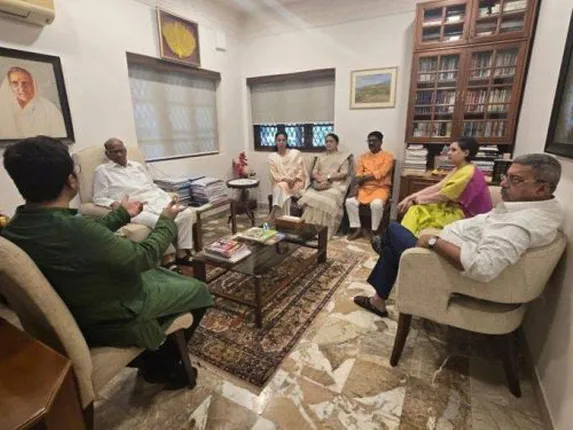 ଟିଏମସି ସାଂସଦମାନେ କାହିଁକି ଭେଟିଲେ ଶରଦ ପାୱାରଙ୍କୁ?...