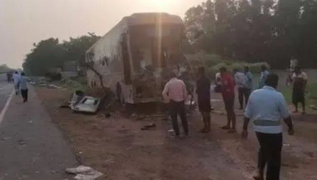 ଯାଜପୁରରେ ମର୍ମନ୍ତୁଦ ସଡ଼କ ଦୁର୍ଘଟଣା: ସିମେଣ୍ଟ ବୋଝେଇ ଟ୍ରକକୁ ଧକ୍କା ଦେଲା ଯାତ୍ରୀବାହୀ ବସ୍,ଚାଲିଗଲା ଦୁଇ ଜୀବନ