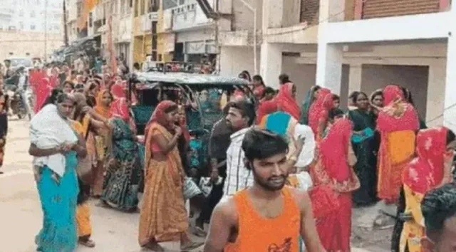 ଆକାଉଣ୍ଟକୁ ଆସିବ ଲ‌କ୍ଷେ ଟଙ୍କା: ସିଏସପି କେନ୍ଦ୍ରରେ ମହଳାଙ୍କ ଭିଡ଼