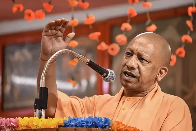ଅନାଚାର-ଦୂରାଚାର ସହ ଜଡିତ ଲୋକେ ଆଧ୍ୟାତ୍ମିକ ଉପାସନାକୁ ବୁଝିପାରିବେ ନାହିଁ': ପ୍ରଧାନମନ୍ତ୍ରୀ ମୋଦୀଙ୍କ ଧ୍ୟାନକୁ ସମାଲୋଚନା ନେଇ ସିଏମ ଯୋଗୀଙ୍କ ମନ୍ତବ୍ୟ