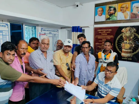 ପାଣି ପାଇଁ ଶଙ୍କରଚୌକ ପଡ଼ାବାସୀ ହନ୍ତସନ୍ତ, ପାନୀୟଜଳ ଯୋଗାଇବାକୁ ବିଡିଓଙ୍କୁ ଦାବିପତ୍ର