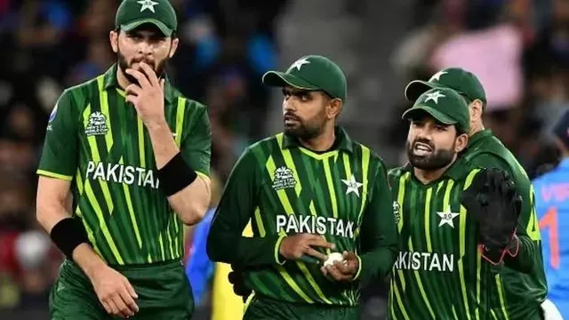 ପତ୍ନୀମାନଙ୍କ ପାଇଁ ପଡିଆରେ ଭଲ ଖେଳ ପ୍ରଦର୍ଶନ କରିପାରୁନାହାନ୍ତି ପାକିସ୍ତାନ ଖେଳାଳି, ଜୋରଦାର ବର୍ଷିଲେ ପୂର୍ବତନ ଖେଳାଳି