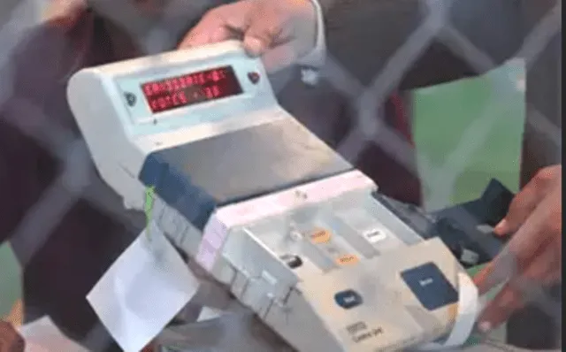 ବିଭିନ୍ନ ବୁଥ୍‌ରେ ଇଭିଏମ୍ ଅଚଳ: ମତଦାନରେ ବିଳମ୍ବ