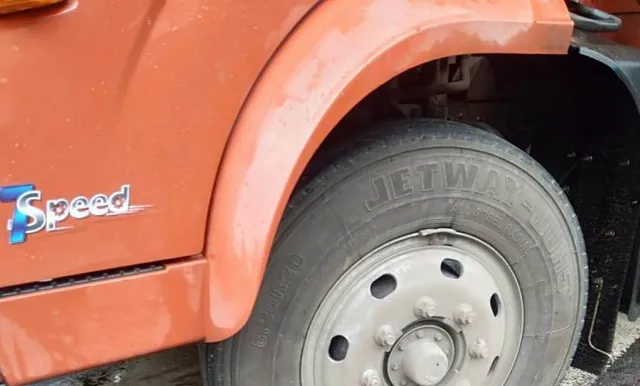 ମହିଳା ସଫେଇ କର୍ମଚାରୀଙ୍କ ଉପରେ ମାଡ଼ିଗଲା ଟ୍ରକ୍, ଚାଲିଗଲା ଜୀବନ