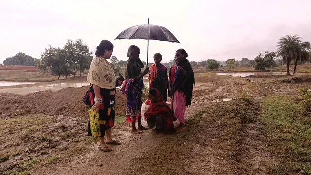 ଝରିଗାଁ ବ୍ଳକରେ ଥମୁନି ଜନନୀ ଯନ୍ତ୍ରଣା: ଗାଁକୁ ପହଞ୍ଚି ପାରିଲା ନାହିଁ ଆମ୍ବୁଲାନ୍ସ