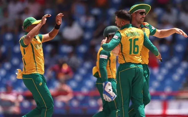ଟି-୨୦ ବିଶ୍ବକପ : ଇଂଲଣ୍ଡକୁ ୭ ରନରେ ହରାଇଲା ଦକ୍ଷିଣ ଆଫ୍ରିକା