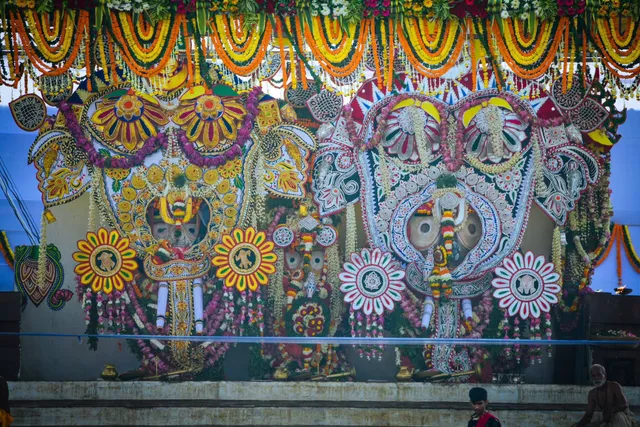 ହାତୀ ବେଶରେ ଶ୍ରଦ୍ଧାଳୁଙ୍କୁ ଦର୍ଶନ ଦେଉଛନ୍ତି ମହାପ୍ରଭୁ