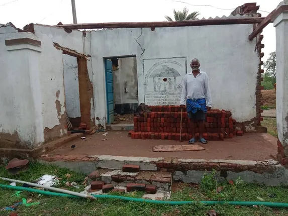 କାଳବୈଶାଖୀରେ ଛପର ଉଡିଲା: ଘର ଉପରେ ଗଛ ପଡି ଘର ଭାଙ୍ଗିଲା