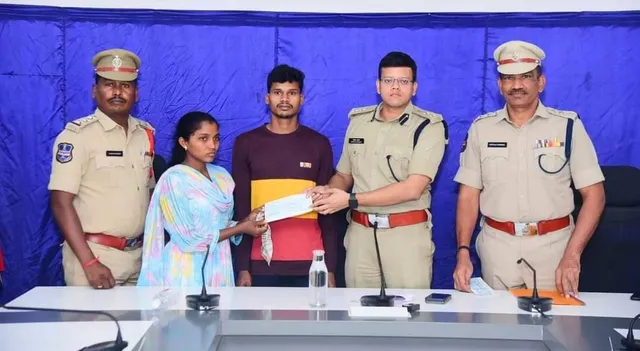 ୱାରଙ୍ଗାଲ ପୁଲିସ ନିକଟରେ ମାଓବାଦୀ ଦମ୍ପତିଙ୍କ ଆତ୍ମସମର୍ପଣ 