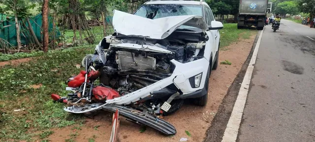 ବାଇକକୁ ଧକ୍କା ଦେଲା କାର: ଜଣେ ମୃତ, ୨ ଗୁରୁତର