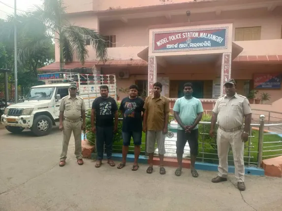 ୧୧୦ କିଲୋ ଗଂଜଇ ଜବତ, ୪ ଗିରଫ