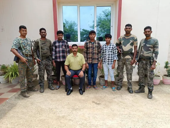 ମାଲକାନଗିରି ପୁଲିସ ନିକଟରେ ୩ ନକ୍ସଲଙ୍କ ଆତ୍ମସମର୍ପଣ