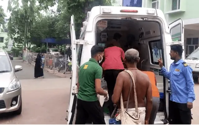 ପୁରୀକୁ ପଦଯାତ୍ରାରେ ବାହାରିଥିବା ବାବାଜିଙ୍କୁ ପଛରୁ ଧକ୍କା ଦେଲା ଟ୍ରକ୍: ଗୁରୁତର ଅବସ୍ଥାରେ ଡାକ୍ତରଖାନାରେ ଭର୍ତ୍ତି