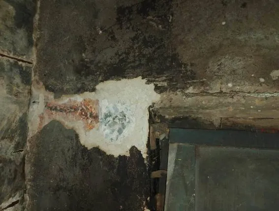 ବଜ୍ରାଘାତରେ ଯୁବକ ଗୁରୁତର, ଛାତ ଫାଟିଗଲା