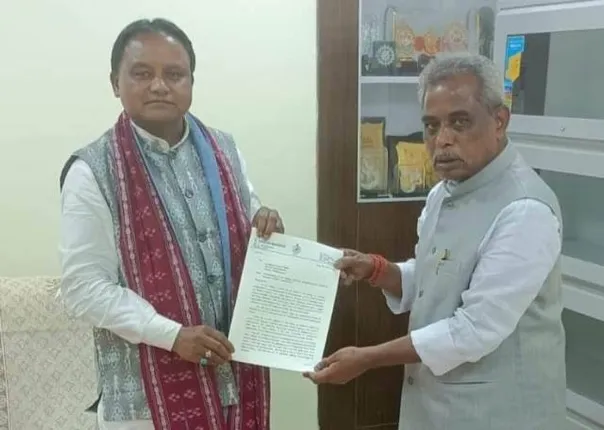 ଚମ୍ପୁଆର ବିକାଶ ପାଇଁ ମୁଖ୍ୟମନ୍ତ୍ରୀଙ୍କୁ ଦାବିପତ୍ର