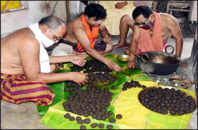 ସୁସ୍ଥ ହେଉଛନ୍ତି ଠାକୁରେ: ଅଣସର ଘରେ ଚାଲିଛି ଓଷ ଉପଚାର