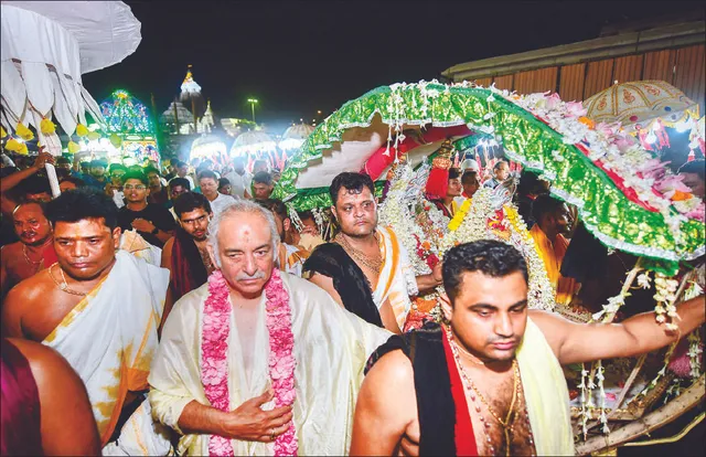 ମହାପ୍ରଭୁଙ୍କ ଗୁଆଲି ଯାତ୍ରା: ଶ୍ରୀମନ୍ଦିରରେ  ଚମ୍ପକ ଦ୍ବାଦଶୀ, ବାଟରୁ ପାଛୋଟି ନେଲେ ଗଜପତି