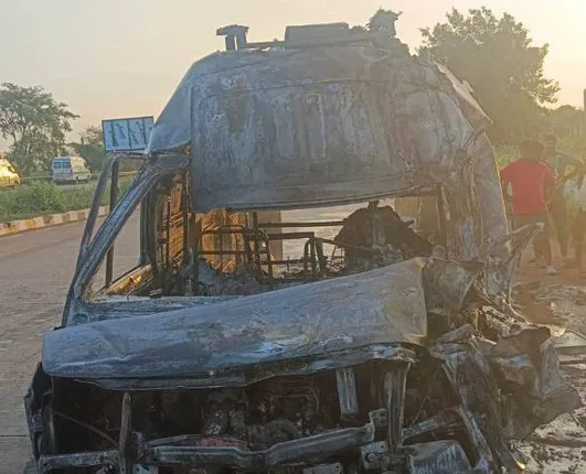 କଣ୍ଟେନରକୁ ପିଟି ଜଳିଗଲା ୧୦୮ ଆମ୍ବୁଲାନ୍ସ: ୪ ଗୁରୁତର