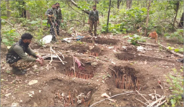 ନକ୍ସଲ ବିଛାଇଥିଲେ ମୃତ୍ୟୁର ଜାଲ: ଜଙ୍ଗଲରେ ଠାବ ହେଲା ୫୮ ସ୍ପାଇକ୍‌ ହୋଲ୍‌