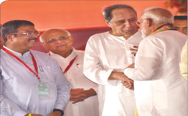 ମଞ୍ଚରେ ନବୀନ କ୍ରେଜ୍‌