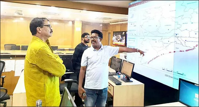 ଛୁଟିଦିନରେ ବି କାମକଲେ ମନ୍ତ୍ରୀ: ଅଧିକାରୀଙ୍କ ସହ ଆଲୋଚନା କଲେ ରାଜସ୍ବ, ପରିବହନ ମନ୍ତ୍ରୀ