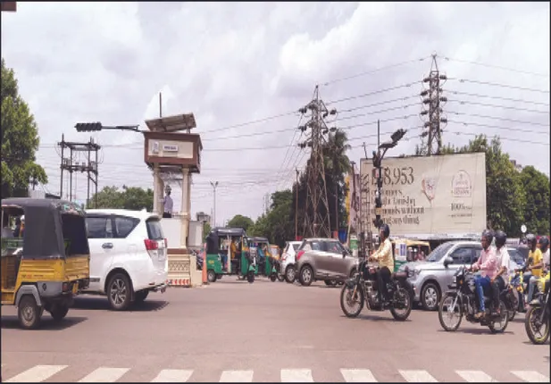 ଟ୍ରାଫିକ୍ ଛକରେ ଅମାନିଆଙ୍କ ଭିଡ଼: ଲେନ୍‌ ଡ୍ରାଇଭିଂ ପ୍ରହସନ