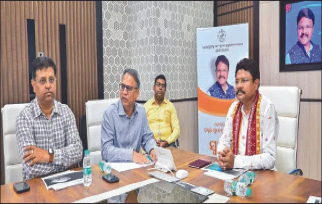 ଡିଜିଟାଲ୍‌ ମାଧ୍ୟମରେ ପହଞ୍ଚିବ ସୁବିଧା: ଗ୍ରାମାଞ୍ଚଳରେ ମୋବାଇଲ୍‌, ଇଣ୍ଟରନେଟ୍‌ ସେବା ଦୃଢ଼ ହେବ