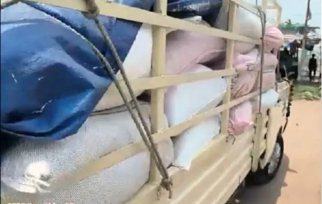 ଅର୍ପଣ ଚାଉଳ ଗୋଦାମକୁ ନେବା ବେଳେ ଧରିଲେ