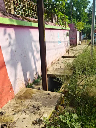 ବିଦ୍ୟୁତ ଖୁଣ୍ଟ ନାଳ ମଧ୍ୟରୁ ହଟାଇବାକୁ ସାହି ବାସିନ୍ଦାଙ୍କ ଦାବି