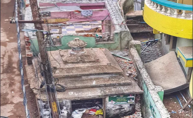 ଗୋବର୍ଦ୍ଧନ ମଠ ସମ୍ପତ୍ତି ଜବରଦଖଲ: ଭାଙ୍ଗିଦେଲେ ଜଗଦ୍‌ଗୁରୁ ଶଙ୍କରାଚାର୍ଯ୍ୟଙ୍କ ସମାଧି