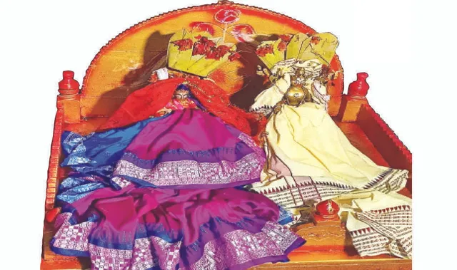 ଶ୍ରୀଲିଙ୍ଗରାଜଙ୍କ ଚଉଠିବିଧିରେ ଜମିଲା କଉଡ଼ି ଖେଳ: କାମାକ୍ଷାଦେବୀ ଖୋଲିଲେ ଗଇଁଠାଳ