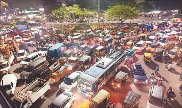 ପଳାସୁଣି ଛକରେ ସିରିଜ୍ ଦୁର୍ଘଟଣା: ଶିଶୁ ସମେତ ୪ ଆହତ