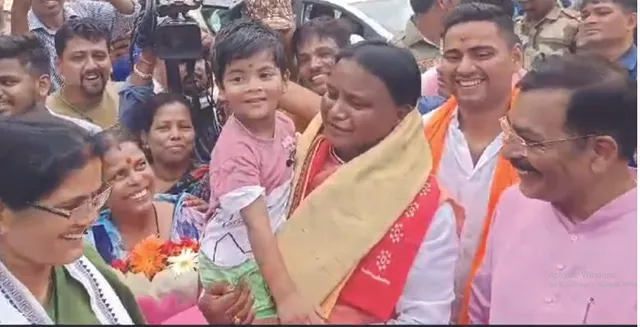 ଲୋକଙ୍କ ଗହଣରେ ନୂଆ ମୁଖ୍ୟମନ୍ତ୍ରୀ: ଶପଥ ଗ୍ରହଣ ପୂର୍ବରୁ ଶୁଣିଲେ ଗୁହାରି